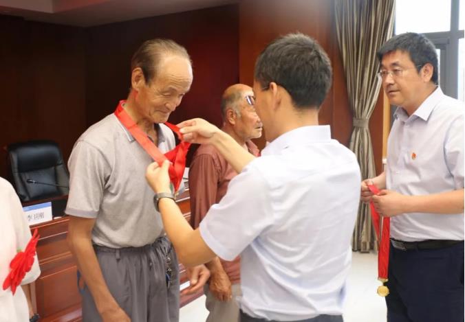 泓源公司召開“兩優一先”表彰大會(圖2)