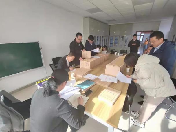 平涼工業園區東二路等三條道路工程順利通過行政驗收(圖2)